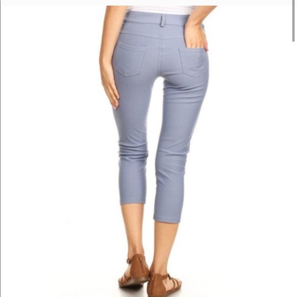 COPY - Women’s Classic Skinny Capri jeggings - Picture 2 of 3